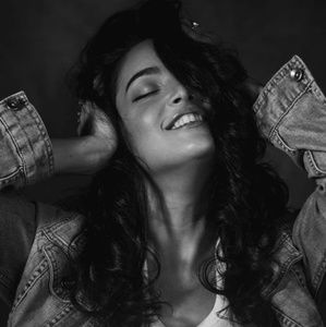 Meet your Posher, Mia